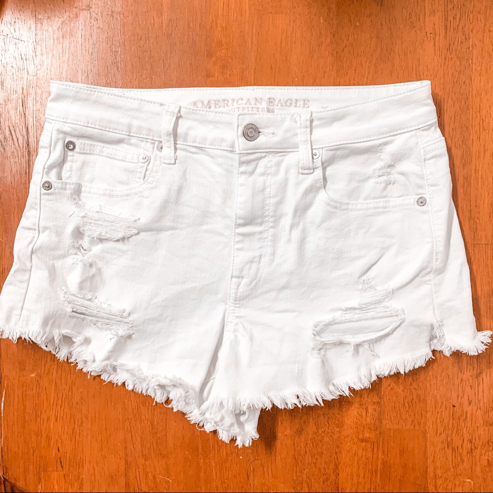 AMERICAN EAGLE Size 8 White Distressed Jean Shorts